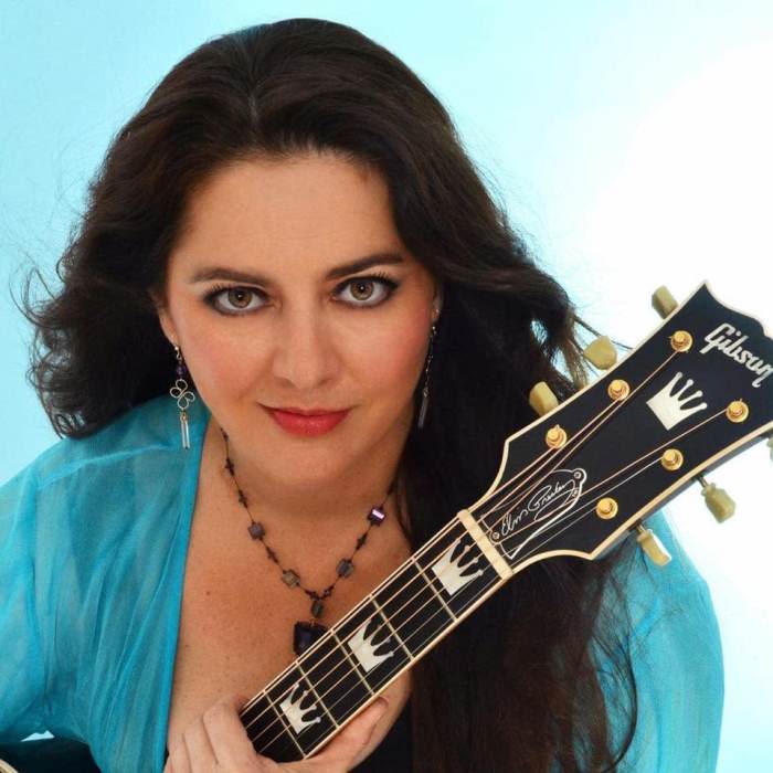 Shelley King in Austin at One 2 One Bar (CLOSED)