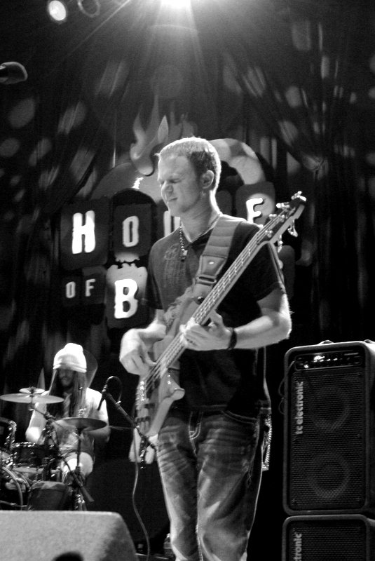 Hamilton Loomis in Austin at One 2 One Bar (CLOSED)