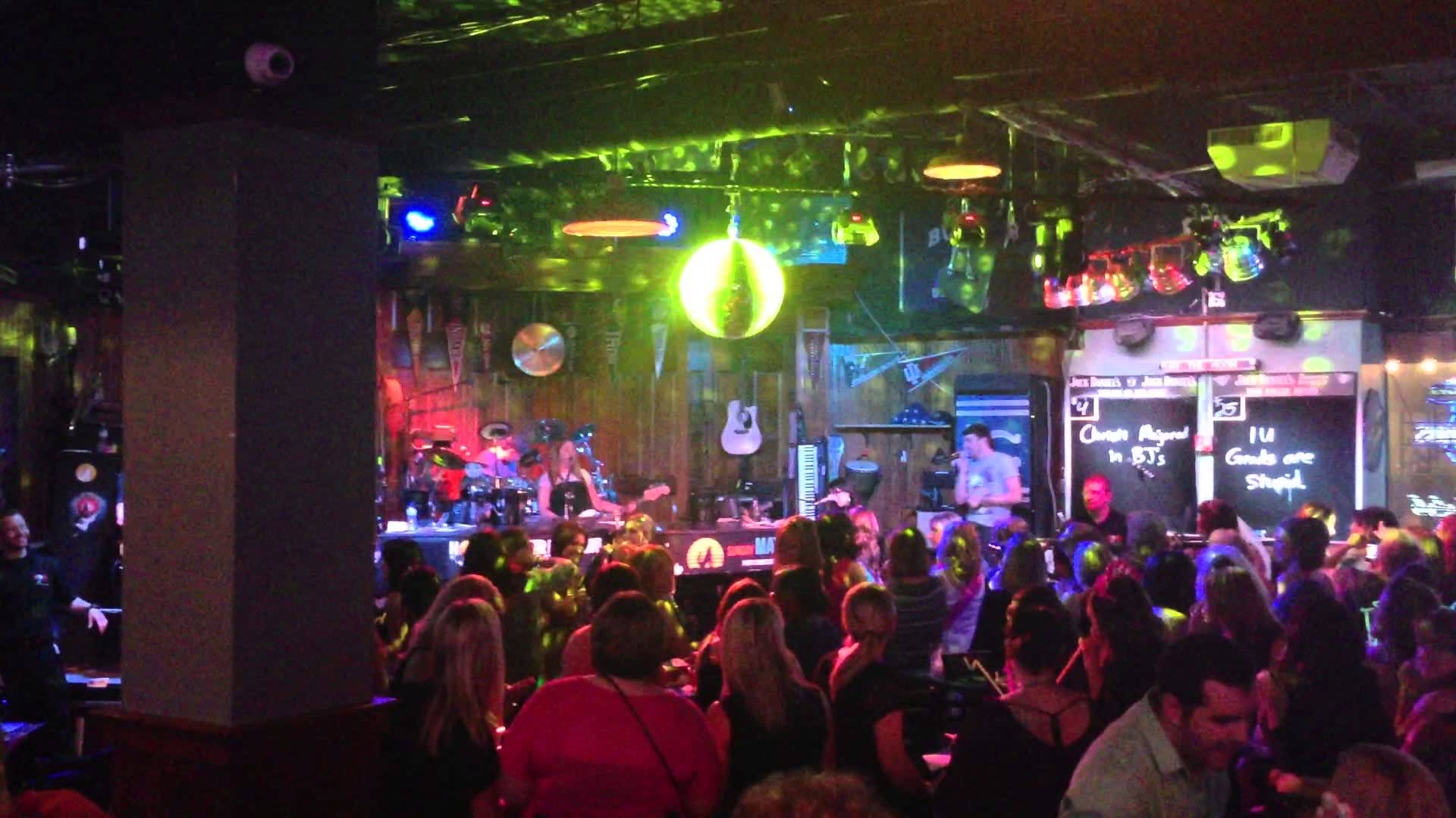 Saturday Night Out In Indianapolis At Howl At The Moon