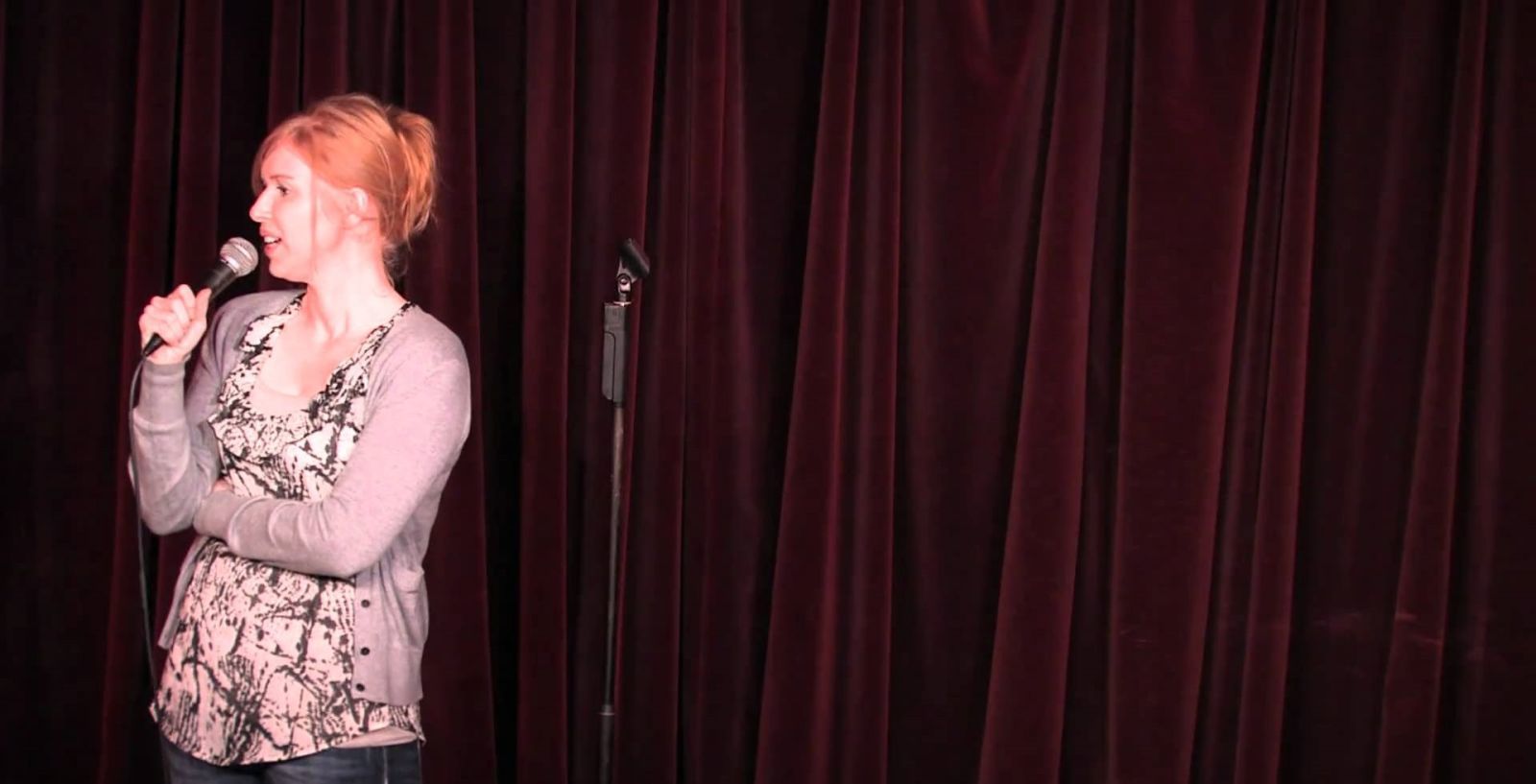 Andi Smith (2 Showtimes) in Indianapolis at Crackers Comedy Club