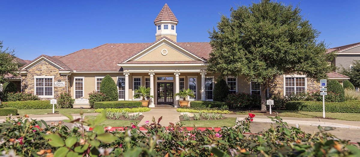 Colonial Grand Round Rock
