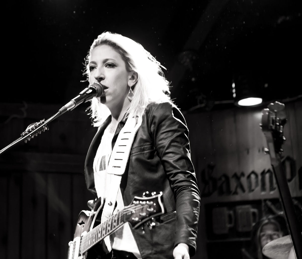 Ginger Leigh in Austin at The Saxon Pub