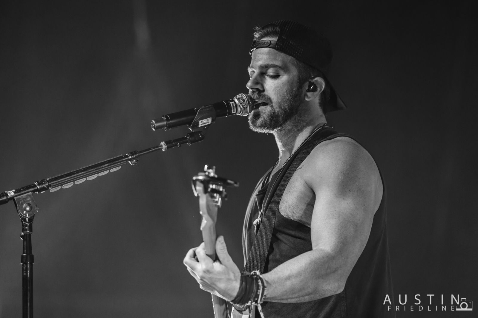 Kip Moore in Indianapolis at Old National Centre