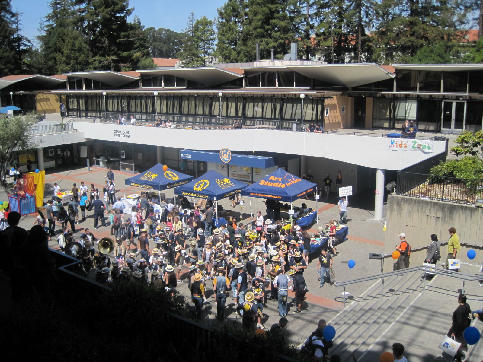 lower-sproul-plaza-uc-berkeley-upcoming-events-in-berkeley-on